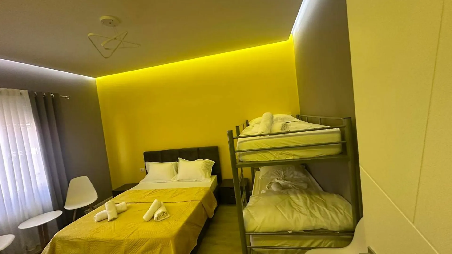Algen Room'S Berat 0*,