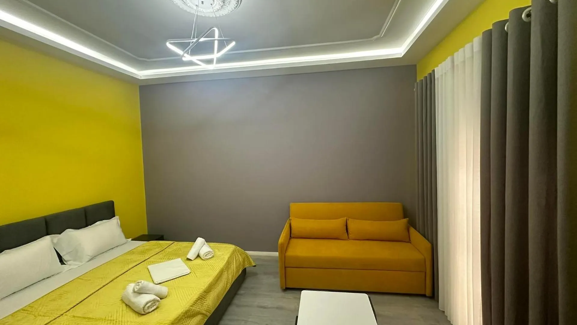 Algen Room'S Berat Albania